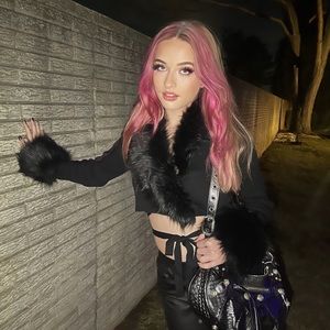 I accidentally ordered two pairs of these, so they’ve never been worn!